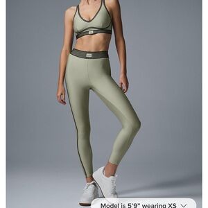 Alo Yoga airlift 7/8 pants in limestone